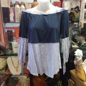 Entro cold shoulder Stripped top small blue white.